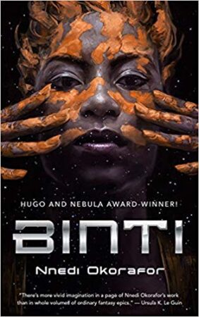 Livre "Binti" de Nnedi Okarafor qui a reçu le Prix Nebula